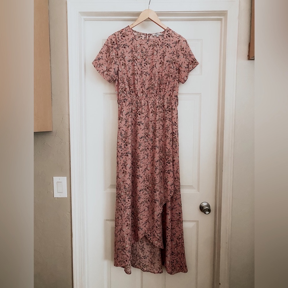 Pink floral long flowing short sleeve dress with built in slip. Size Medium